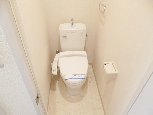トイレ　温水洗浄便座です☆
