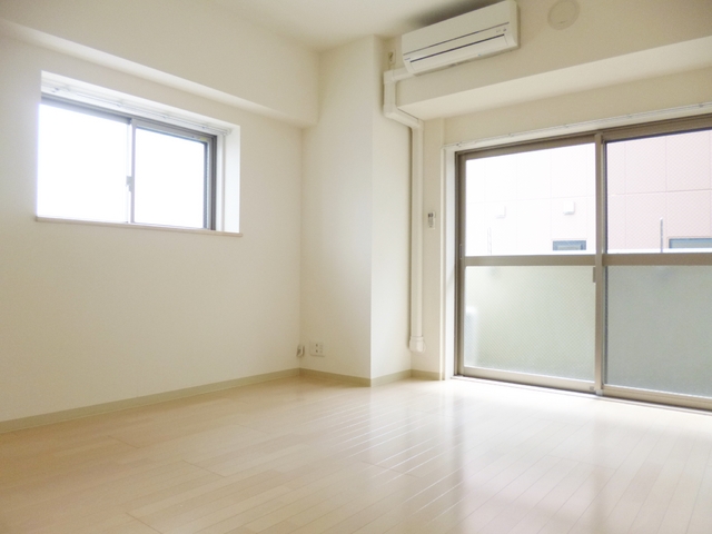 居室・リビング　2面採光で明るいお部屋です☆