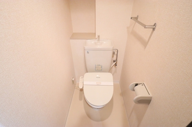 トイレ　温水洗浄暖房便座