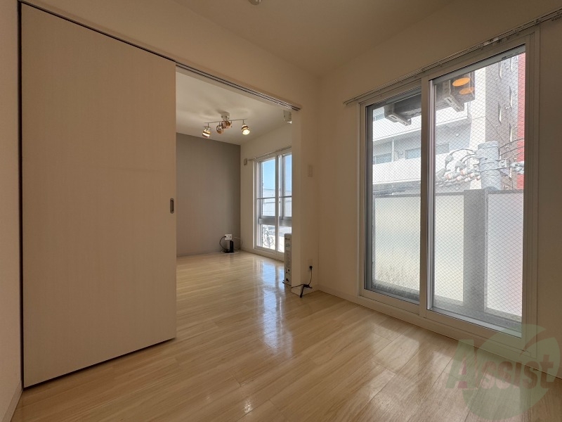 その他部屋・スペース　３．３帖の洋室。寝室に最適！ベットをどう置くか迷いますね～