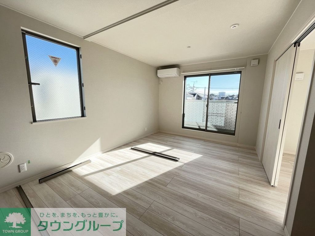 居室・リビング　角部屋最上階のリビング