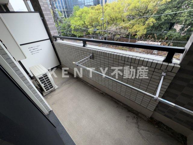 バルコニー　暖かな日差しのふりそそぐバルコニー