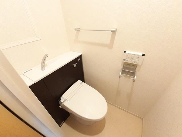 ＪＲ山陽本線 姫路駅 バス乗車時間：14分 最寄りバス停で下車 徒歩2分 6階建 築9年の玄関写真