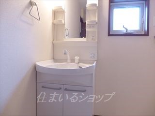 洗面設備　シャンプードレッサー・窓あり