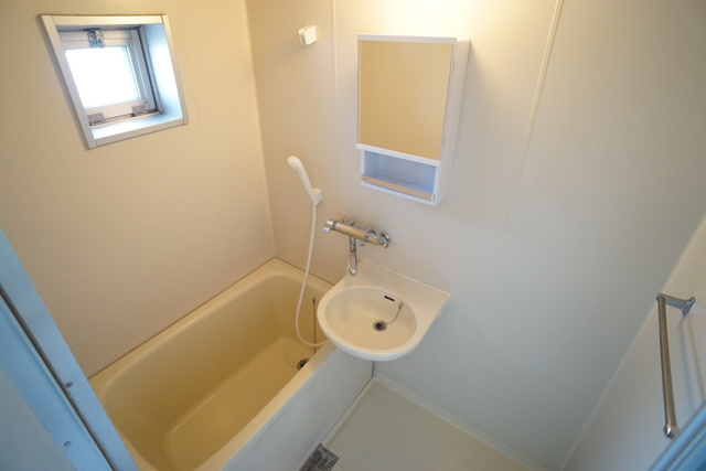 バス・シャワールーム　別部屋の参考写真です。