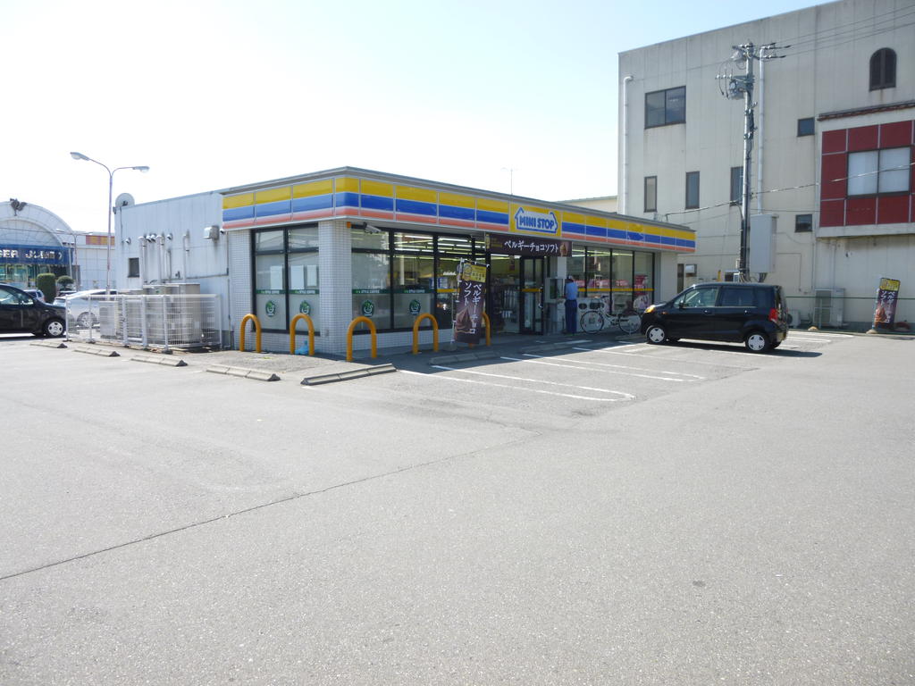 コンビニ　ミニストップ太田浜町店（コンビニ）まで141m