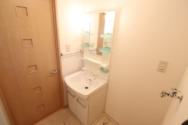 洗面設備　コンパクトで使いやすい洗面所