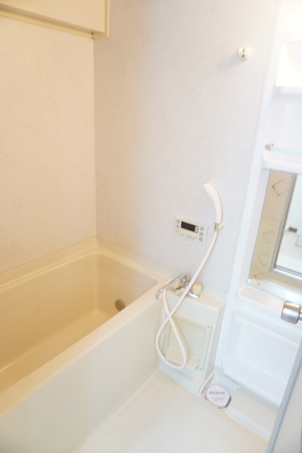 バス・シャワールーム　★お風呂は嬉しい追焚機能付きです♪★