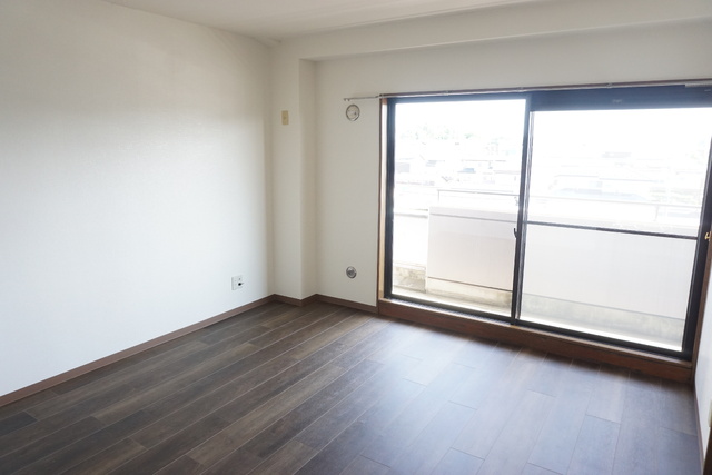 居室・リビング　★南西向き１１．８帖のリビングです♪★