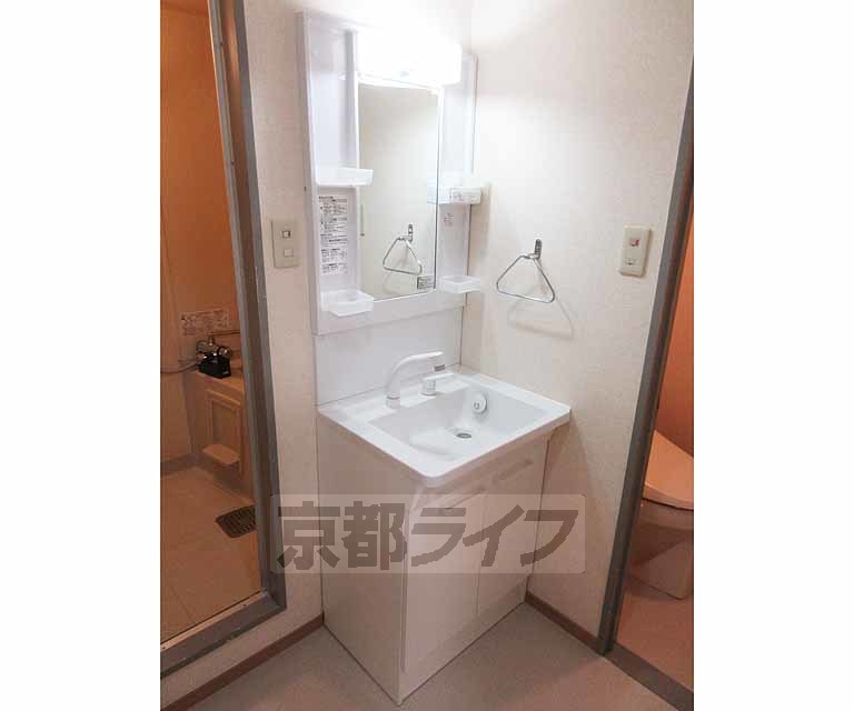 洗面設備　キレイな独立洗面台・