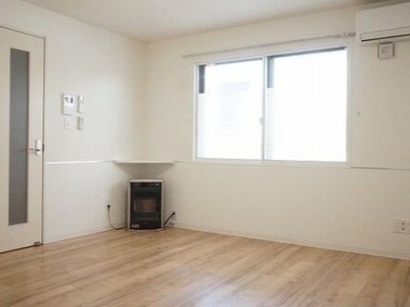 居室・リビング　退去予定につき同タイプ別号室の画像です。