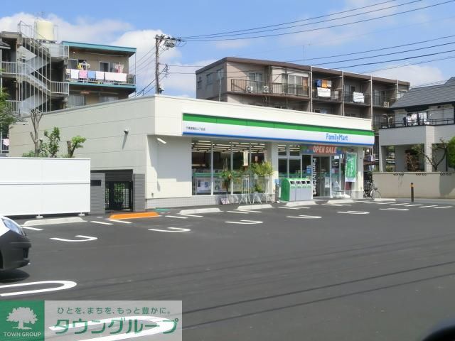 コンビニ　ファミリーマート（コンビニ）まで387m