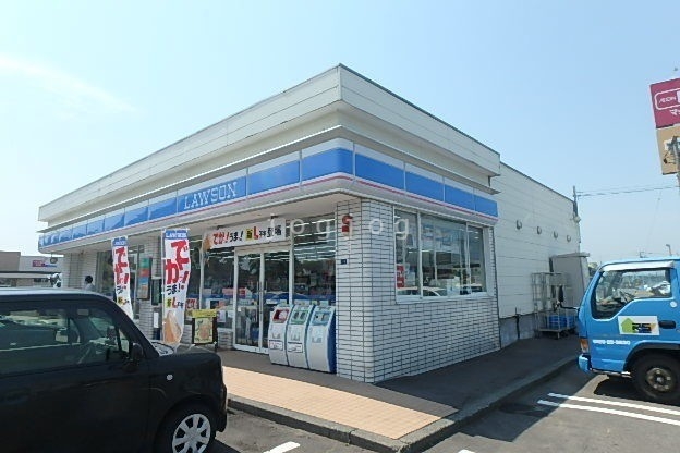 コンビニ　ローソン苫小牧白鳥店（コンビニ）まで498m
