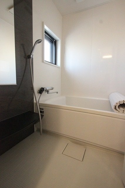 バス・シャワールーム　同物件別号室のものです。