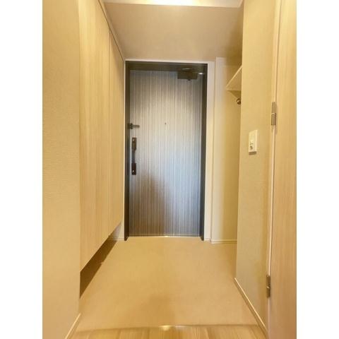 玄関　※別部屋の参考写真です。