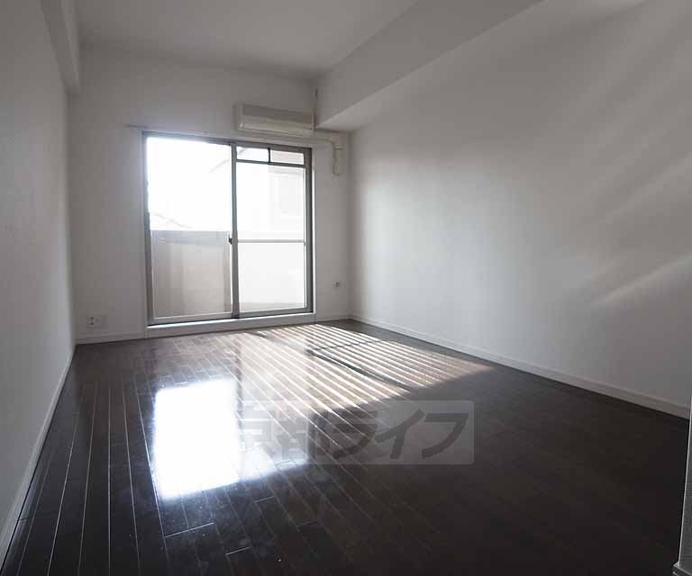 居室・リビング　すっきりと綺麗な洋室です。