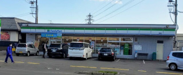 コンビニ　ファミリーマート南郷店（コンビニ）まで469m