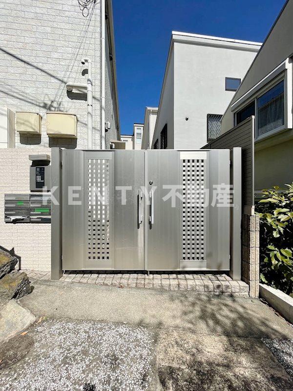 エントランス　落ち着いたエントランスです