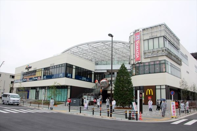 ショッピングセンター　ポンテポルタ千住（ショッピングセンター）まで775m