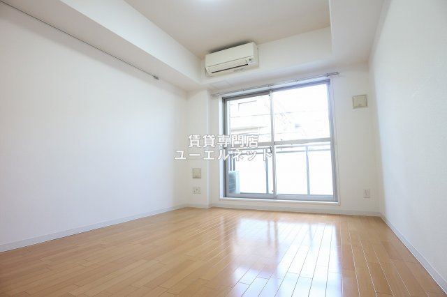 居室・リビング　ゆったりとくつろげる、落ち着きのある居室空間です