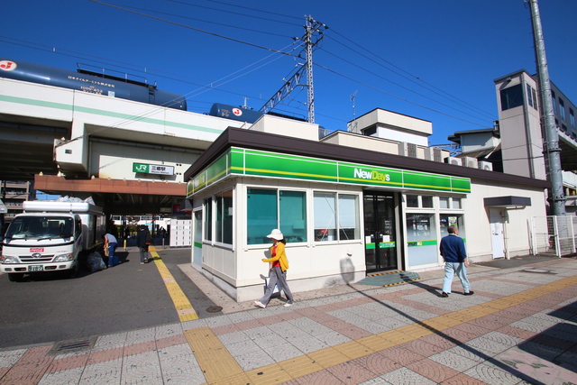 コンビニ　ニューデイズ三郷（コンビニ）まで220m