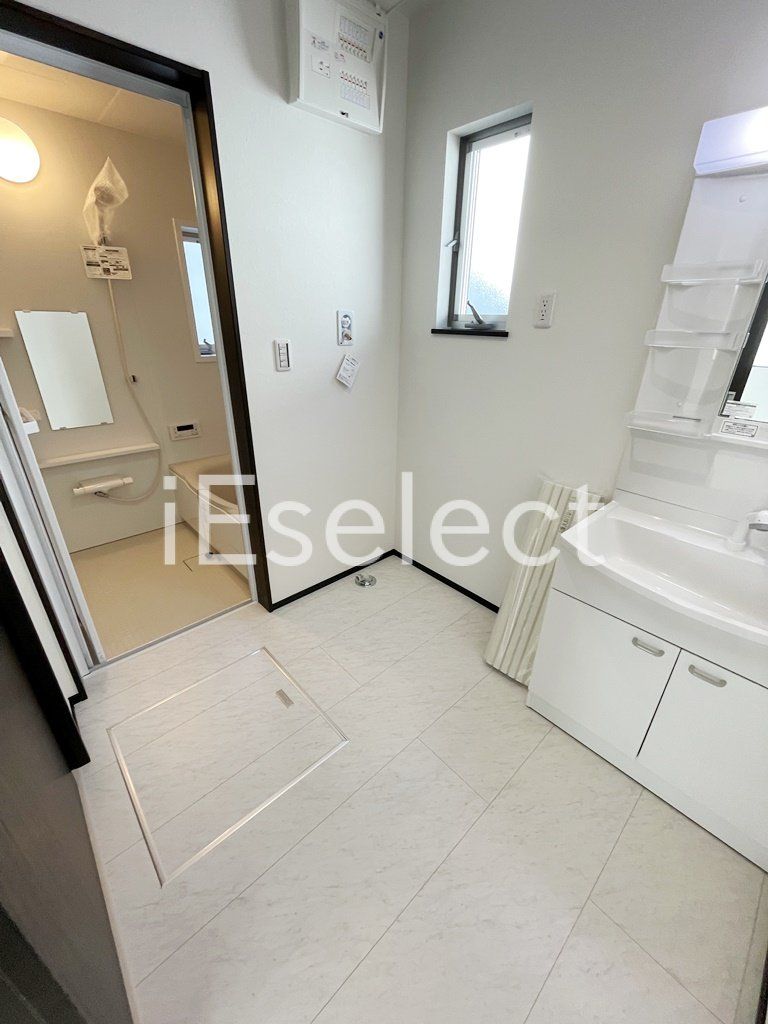 その他　室内洗濯機置場。