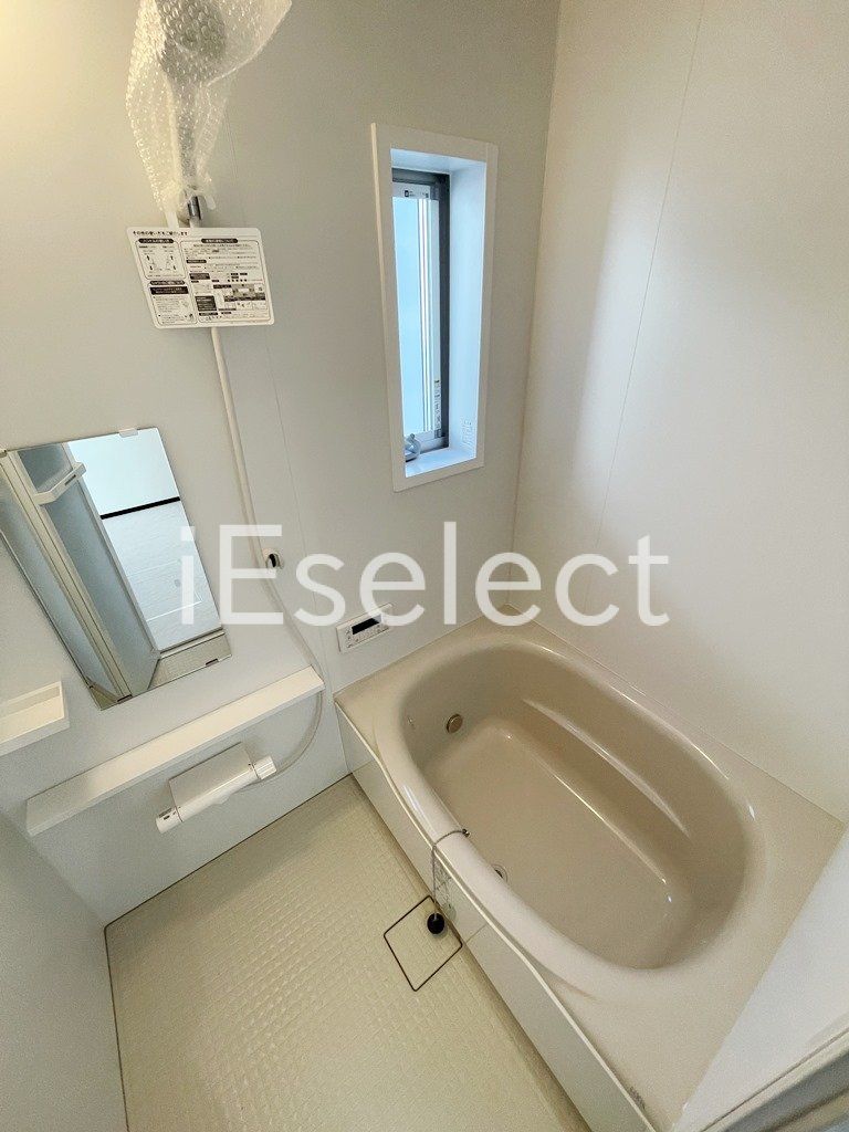 バス・シャワールーム　追焚できますよ♪窓があるので換気しやすいバスルームです！