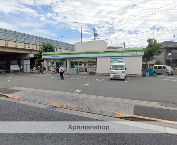 コンビニ　ファミリーマート（コンビニ）まで762m