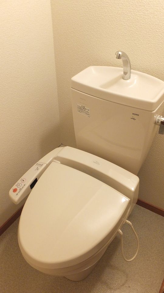 トイレ　温水洗浄便座設置済み