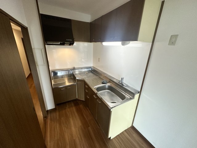 キッチン　ガスコンロ設置可能なL字キッチンです。