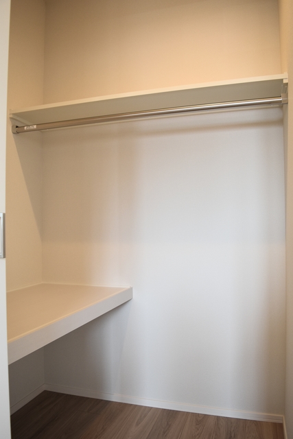 収納　ウォークインクローゼット収納！室内を広くご活用いただけます。