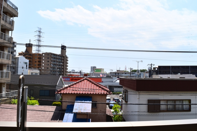 眺望　バルコニーからの景色です！圧迫感がないので暮らしやすい♪