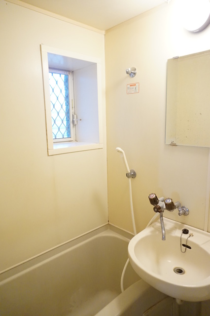 バス・シャワールーム　丸洗い可能！お掃除ラクラクの洗面台付き３点ユニットです☆