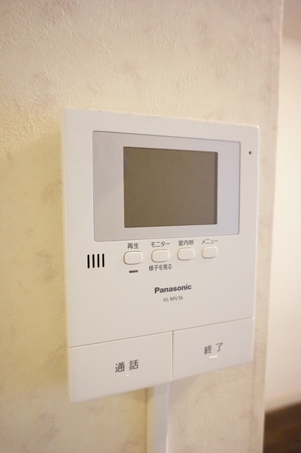 セキュリティ　映像で来訪者確認ができる、ＴＶモニタ付インターホン付き◎