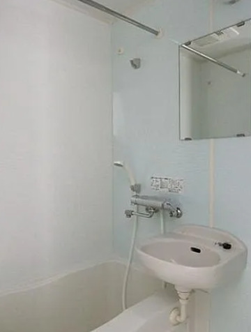 バス・シャワールーム　別部屋の画像を使用しております。