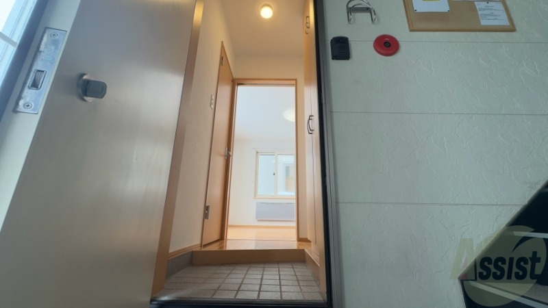 玄関　玄関の様子です。明るい印象ですね。気分もあがりそう。