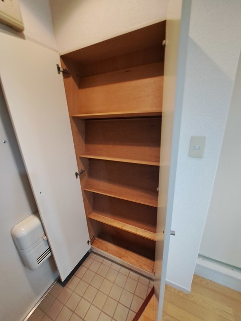 玄関　靴箱