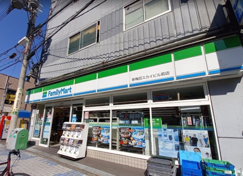 コンビニ　ファミリーマート新梅田スカイビル前店（コンビニ）まで443m
