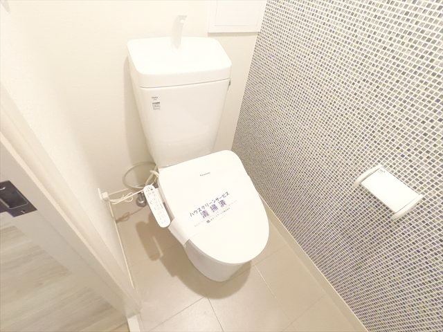 トイレ　新品に交換！ウォシュレット付きの綺麗なトイレ