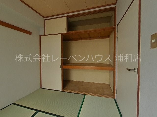 収納　照明OFF