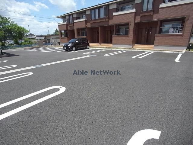 建物外観　駐車場