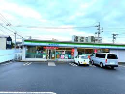 コンビニ　ファミリーマート緑黒沢台1丁目店（コンビニ）まで729m