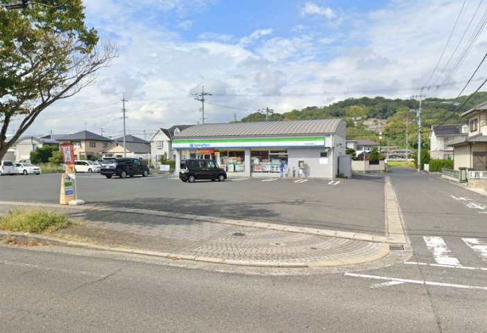 コンビニ　ファミリーマート西大寺松崎店（コンビニ）まで741m