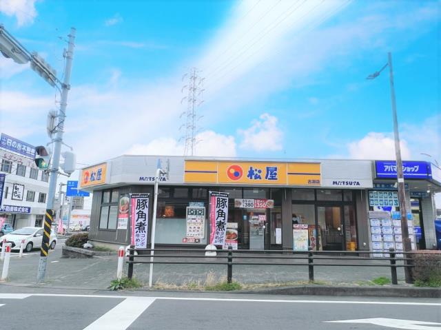 コンビニ　ファミリーマート（コンビニ）まで870m