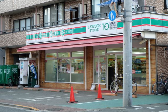 コンビニ　ストア１００（コンビニ）まで470m