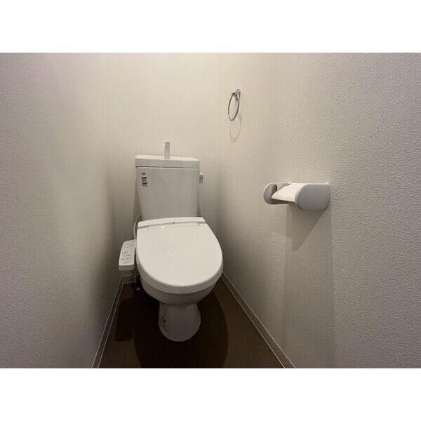トイレ　室内写真は別部屋の写真です。