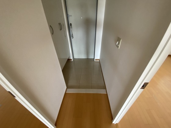 玄関　※別部屋の写真です