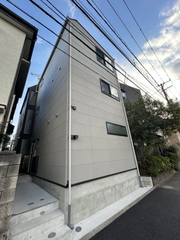 エントランス　2025年11月完成の築浅！