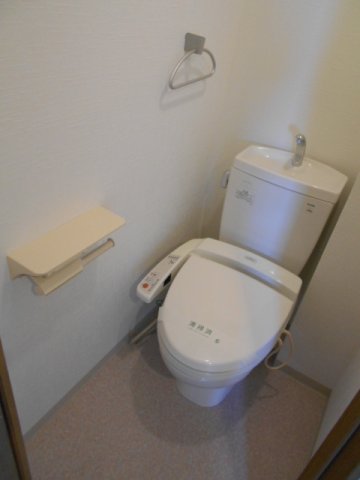 トイレ　別号室の写真になります。現況優先。