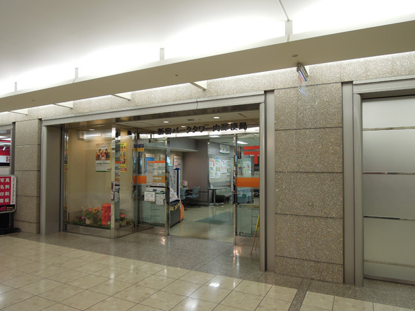 郵便局　新宿パークタワー内郵便局（郵便局）まで351m